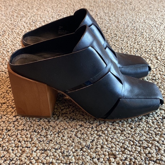 NWOT Donald Pliner Lilia Black Block Heel Mules Size 6 - Picture 2 of 7
